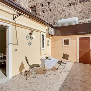 catania-central-apartment-with-terrace.sicilyhotelsitaly.net/