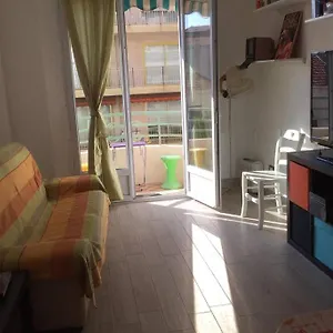 Grand F2 60mq Centre Antibes, Proche Plages, Commerces, 2 Balcons, Parking, Train, Bus, Deco Vintage, Pet Friendly Antibes